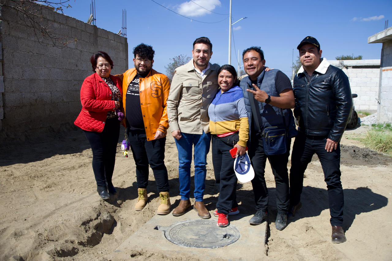 Vecinos del Barrio de San Antonio reconocen el apoyo del presidente Salvador Santos Cedillo en la construcción de la Red de Drenaje